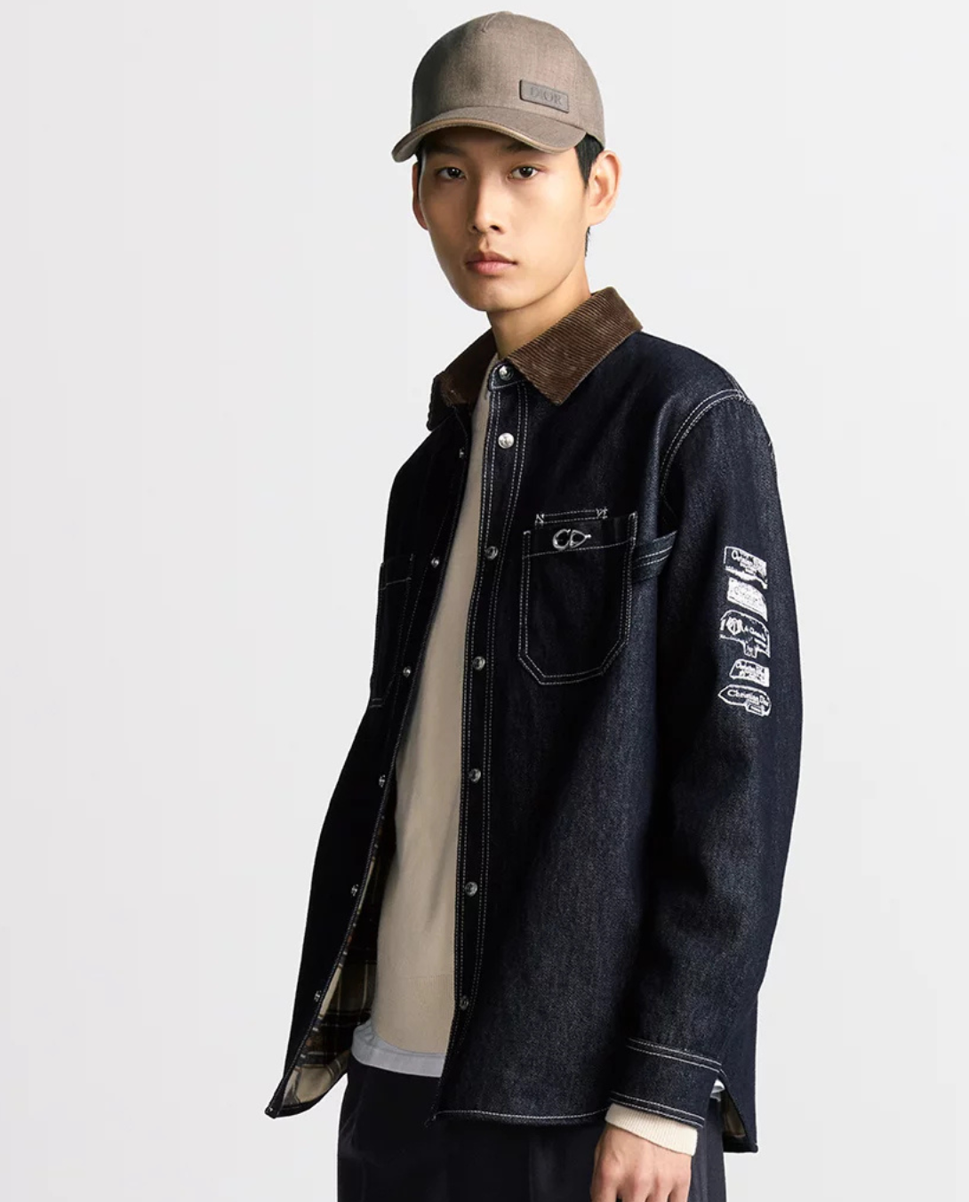 Dior choisit le denim recyclé pour sa signature Dior Archives Labels